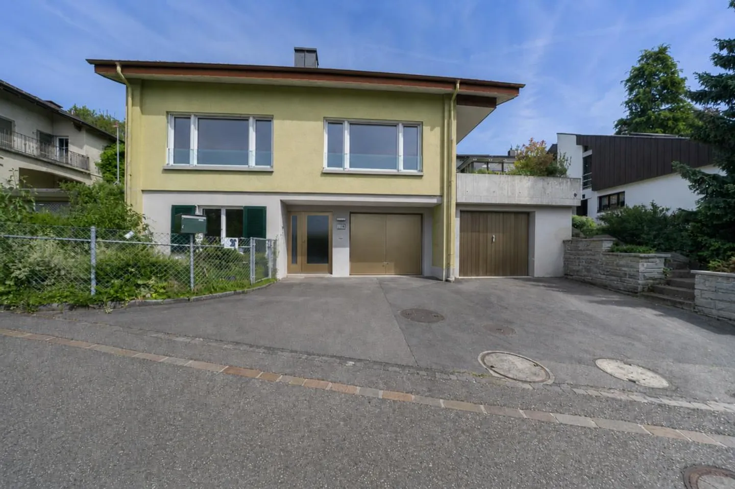Vivre avec une vue : Charmante maison individuelle en position élevée - Photo 3 sur 13