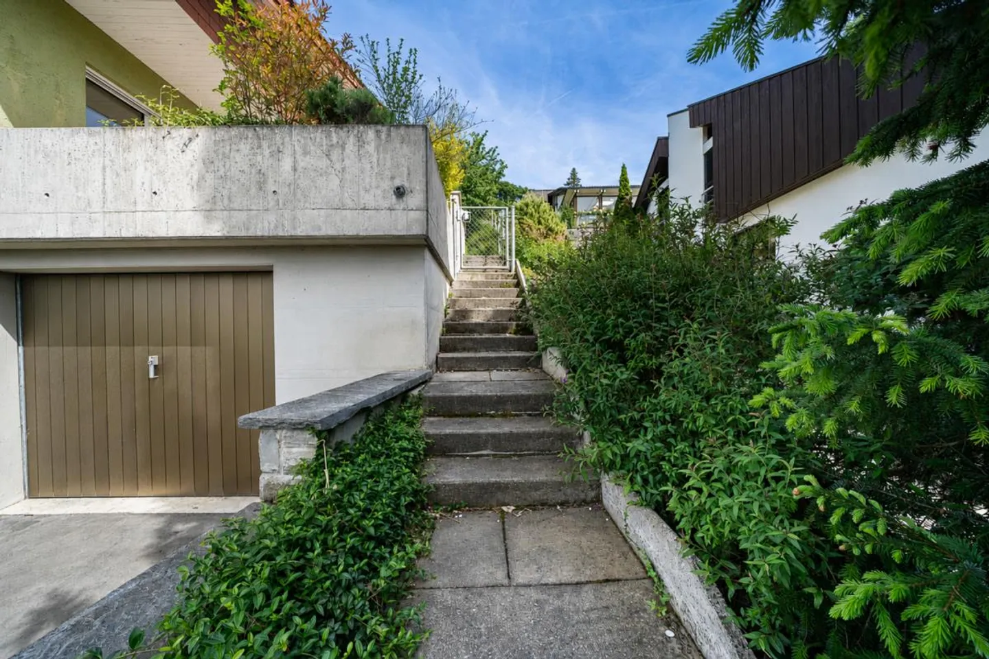 Vivre avec une vue : Charmante maison individuelle en position élevée - Photo 4 sur 13