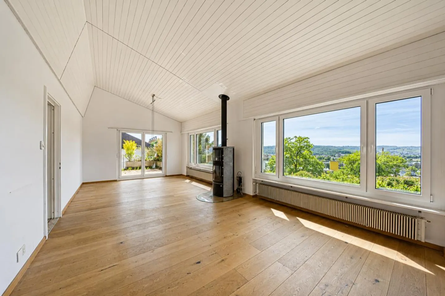 Vivre avec une vue : Charmante maison individuelle en position élevée - Photo 5 sur 13
