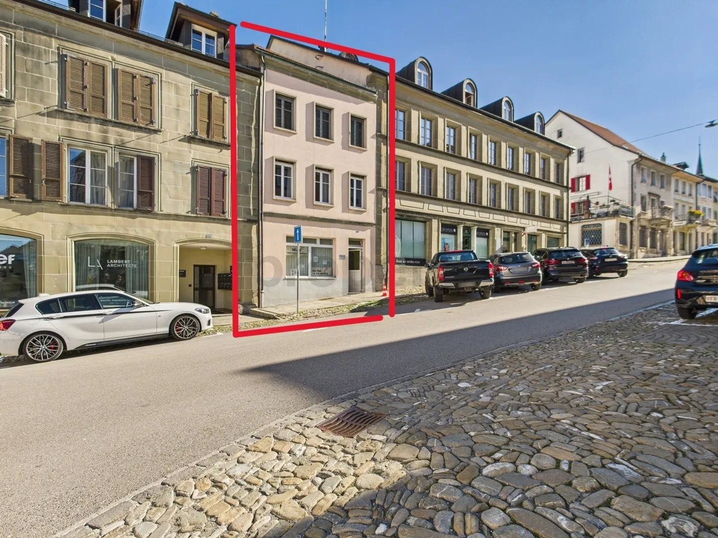 Large historic house renovated in the center of Romont - ideal for living or investment - Photo 2 of 13