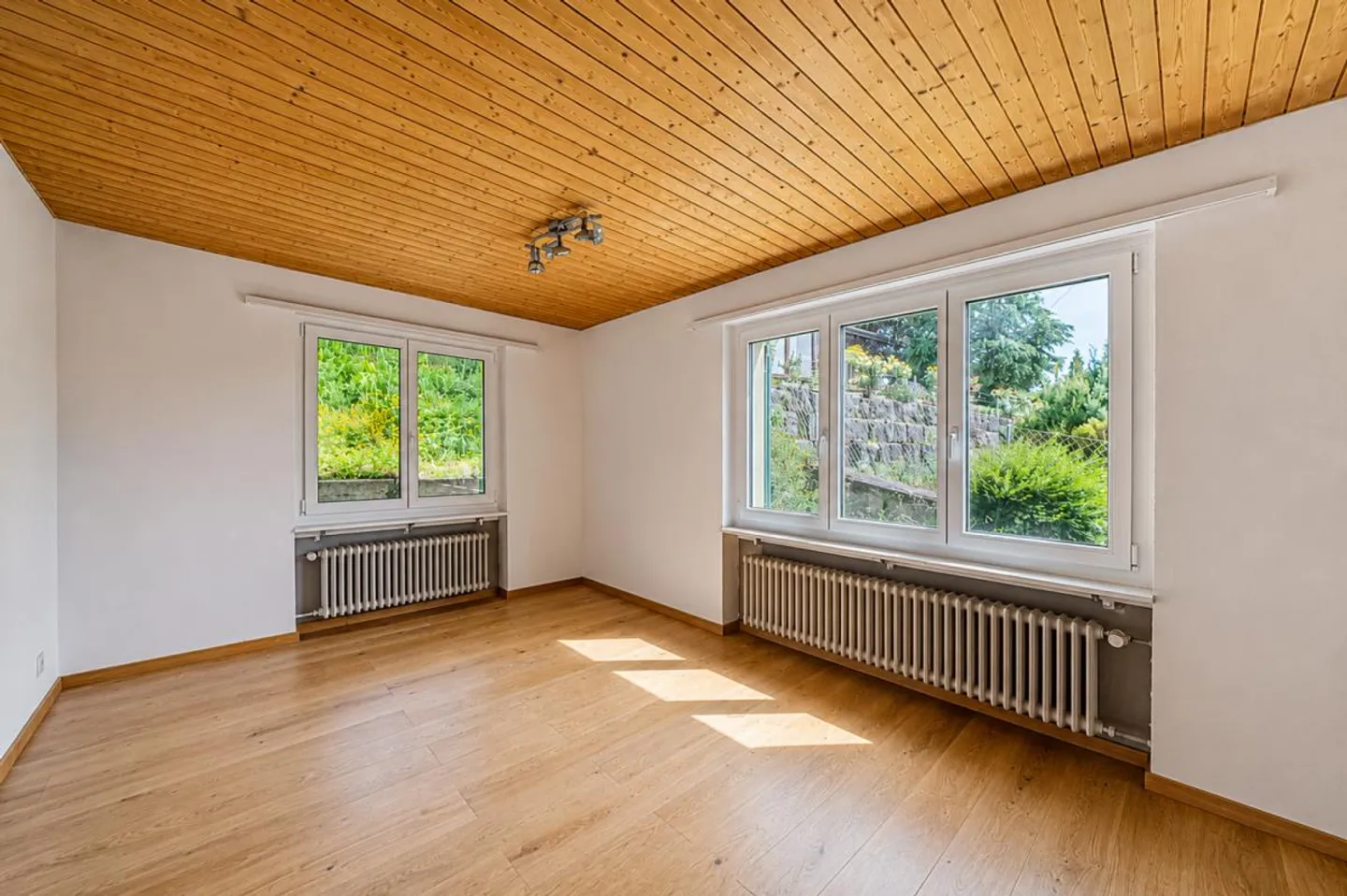 Vivre avec une vue : Charmante maison individuelle en position élevée - Photo 6 sur 13
