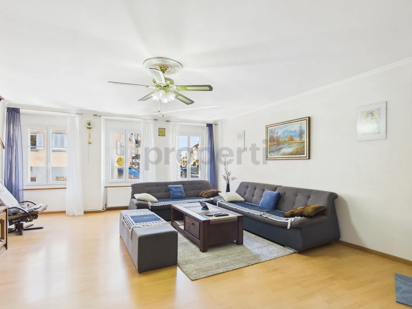 Large historic house renovated in the center of Romont - ideal for living or investment - Photo 4 of 13