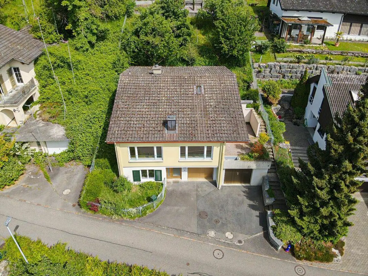 Vivre avec une vue : Charmante maison individuelle en position élevée - Photo 1 sur 13