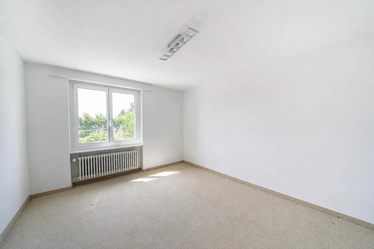 Vivre avec une vue : Charmante maison individuelle en position élevée - Photo 9 sur 13