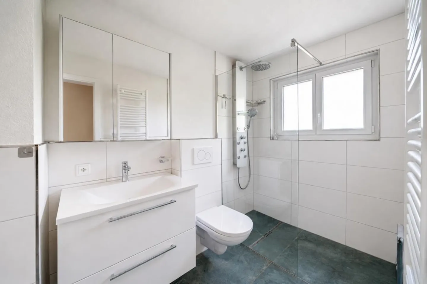 Vivre avec une vue : Charmante maison individuelle en position élevée - Photo 12 sur 13
