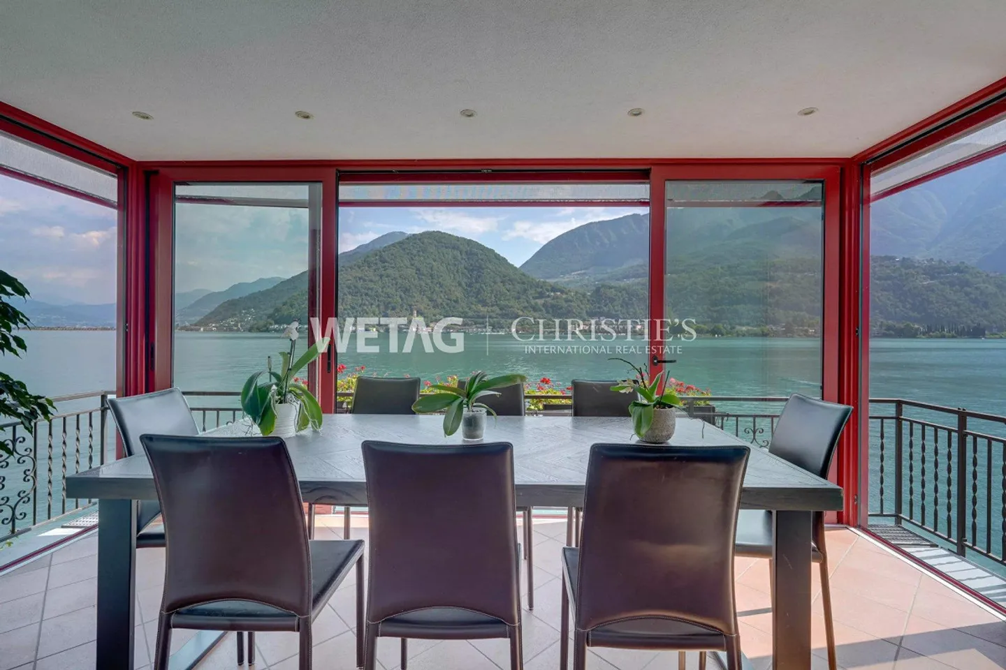 Directement au bord du lac avec place de bateau : Charmante villa à Riva San Vitale à vendre - Résidence secondaire possible - Photo 3 sur 13