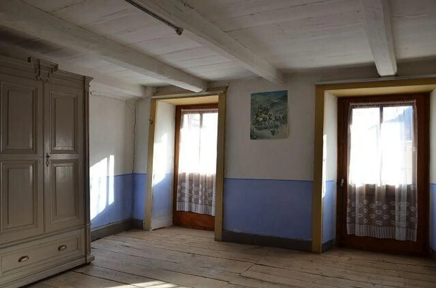 Grande maison avec terrasse et annexe à rénover dans une position... - Photo 5 sur 13