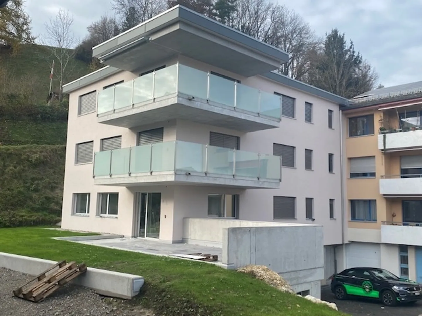Moderno appartamento di 5 stanze al piano superiore (standard di proprietà) - Foto 1 di 12