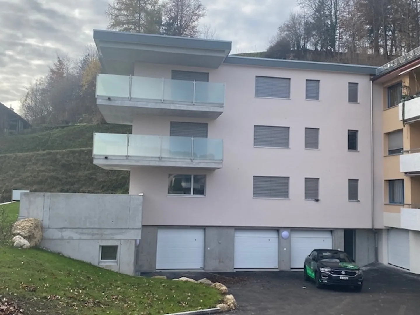 Moderno appartamento di 5 stanze al piano superiore (standard di proprietà) - Foto 3 di 12