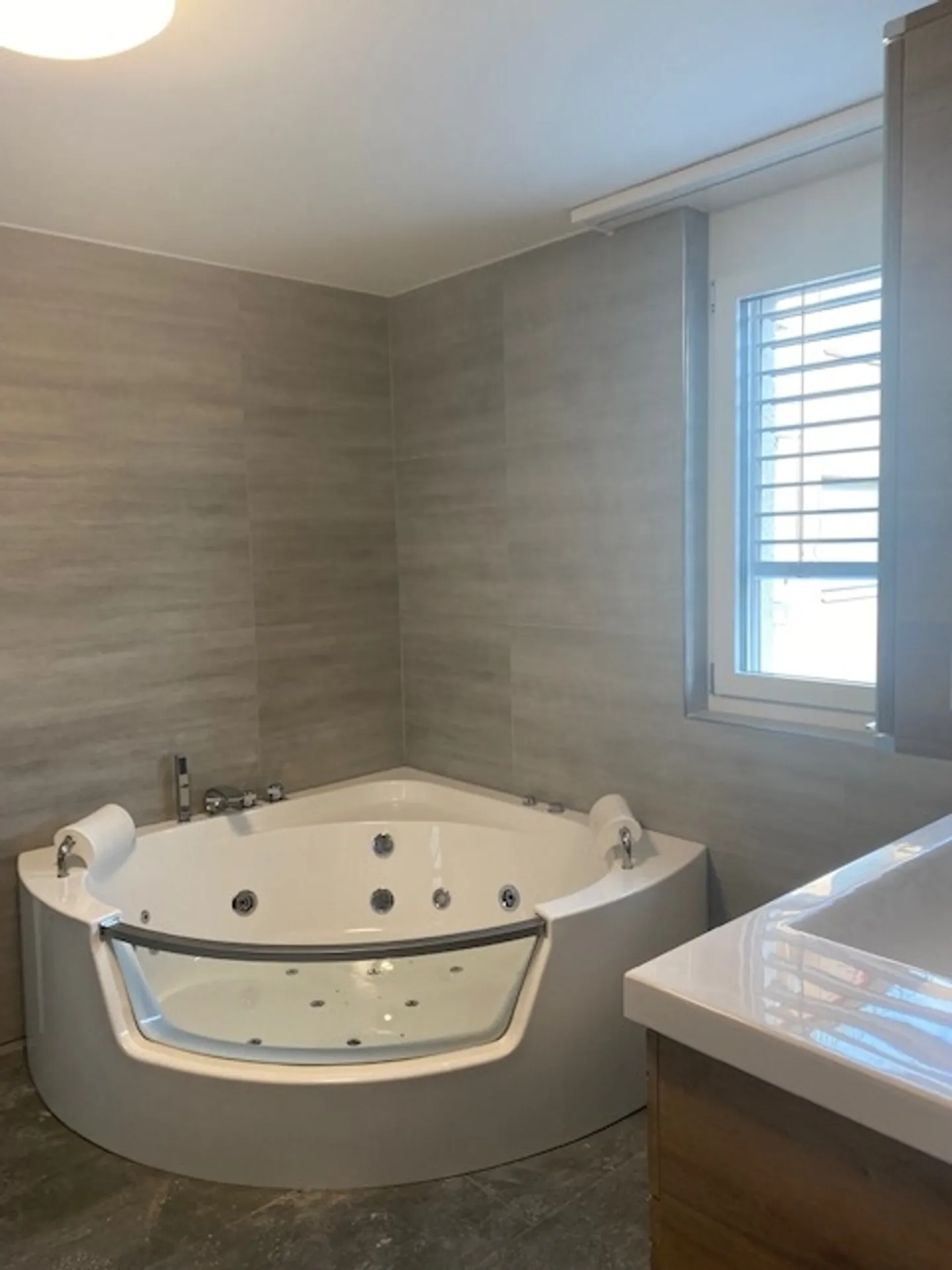 Moderno appartamento di 5 stanze al piano superiore (standard di proprietà) - Foto 8 di 12