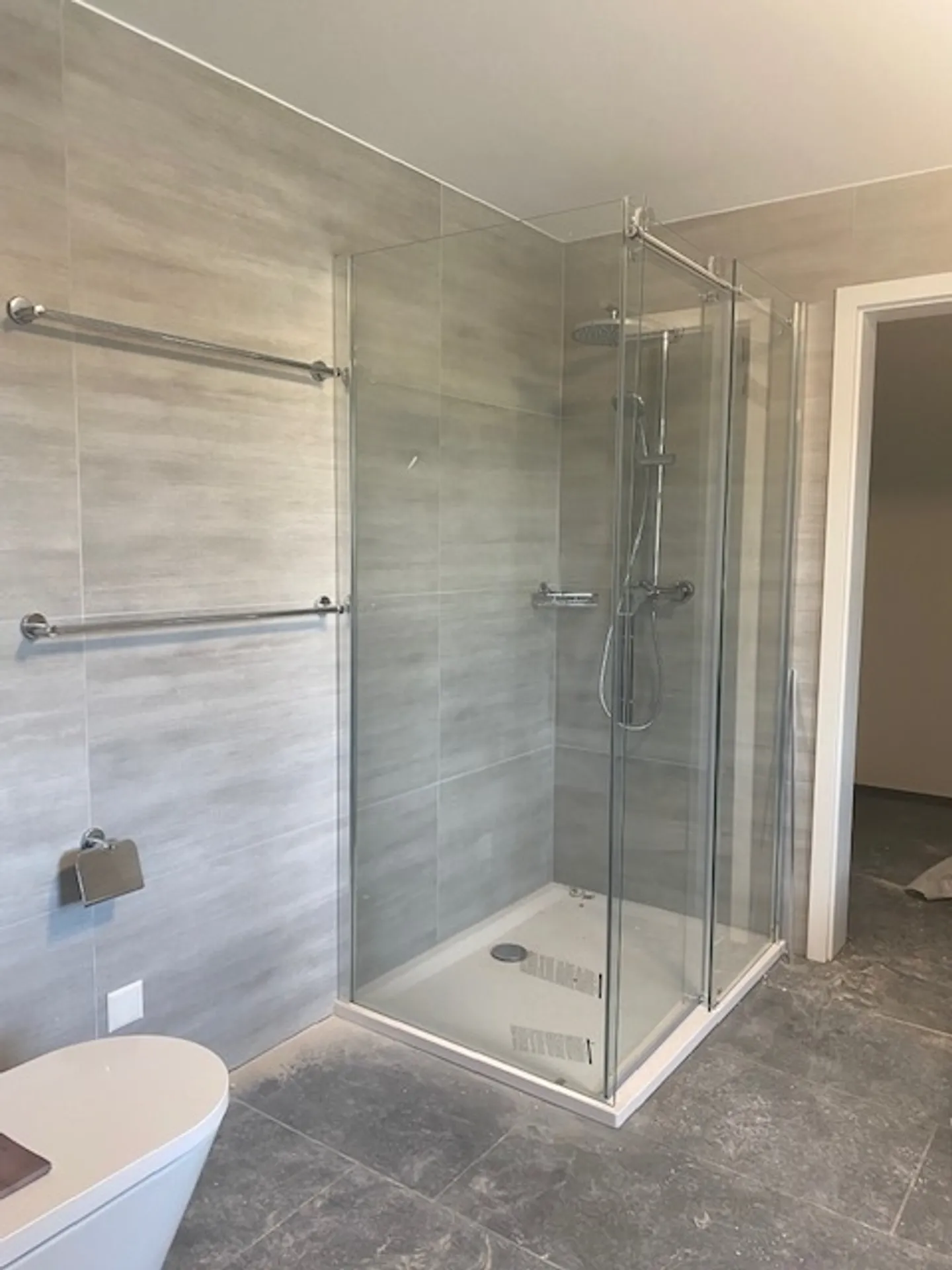 Moderno appartamento di 5 stanze al piano superiore (standard di proprietà) - Foto 10 di 12