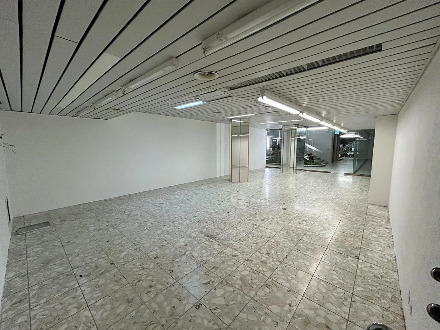 Offen gestaltete Räumlichkeiten für unterschiedlichstes Gewerbe - Foto 2 von 2