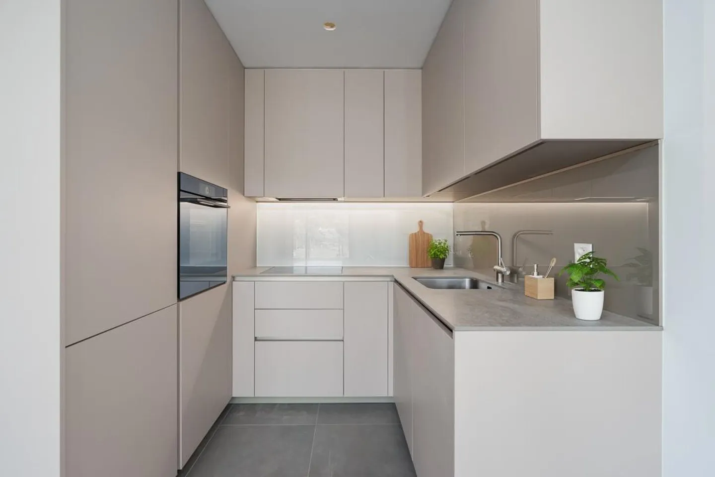 PREGASSONA · ELEGANT 2½-ROOM APARTMENT WITH COVERED TERRACE AND GARDEN - Photo 1 of 5