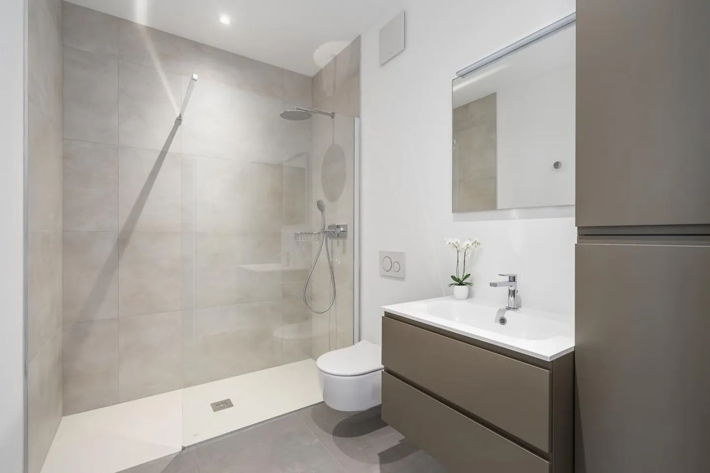 PREGASSONA · ELEGANT 2½-ROOM APARTMENT WITH COVERED TERRACE AND GARDEN - Photo 3 of 5