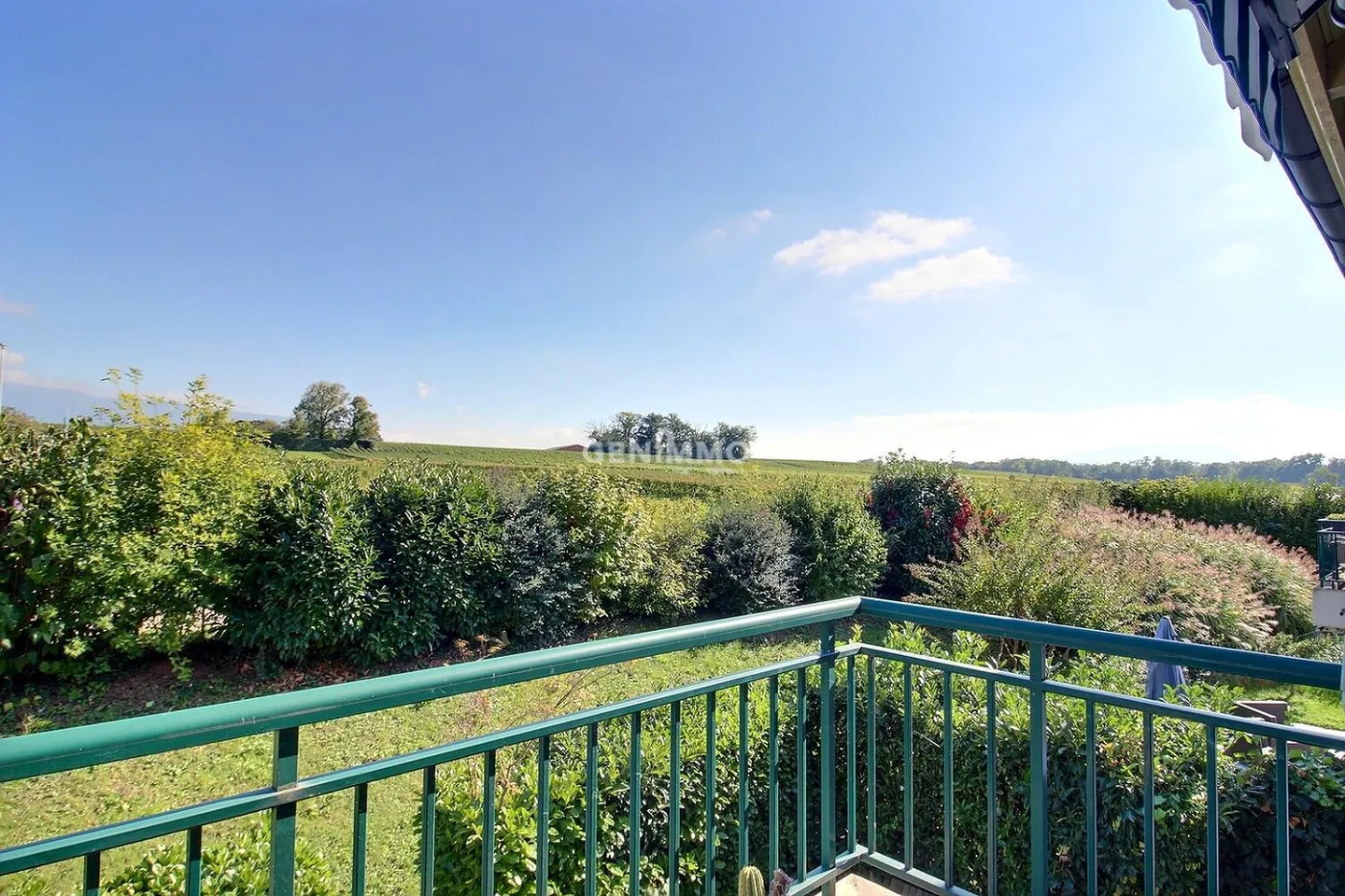 Blick auf See und Land - Foto 1 von 7