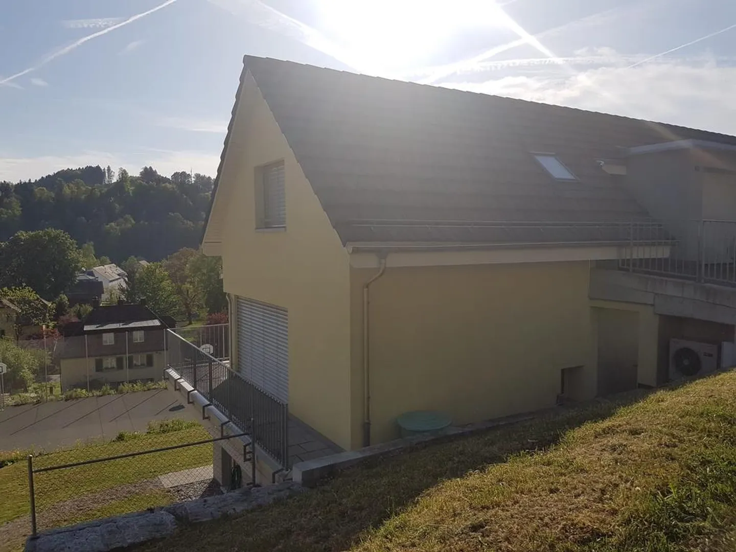 Casa bifamiliare moderna a Turbenthal - Foto 1 di 11