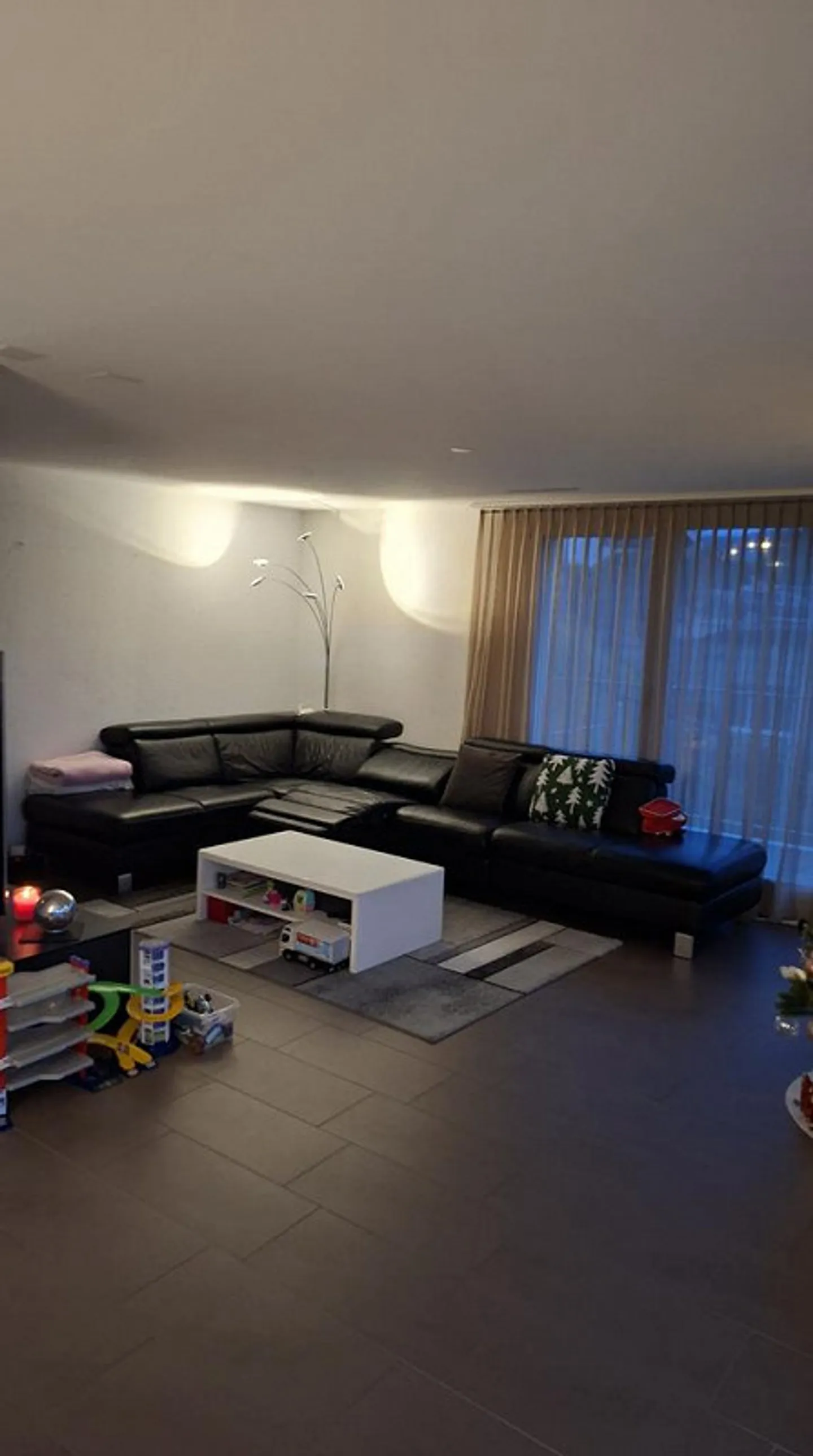 Casa bifamiliare moderna a Turbenthal - Foto 3 di 11