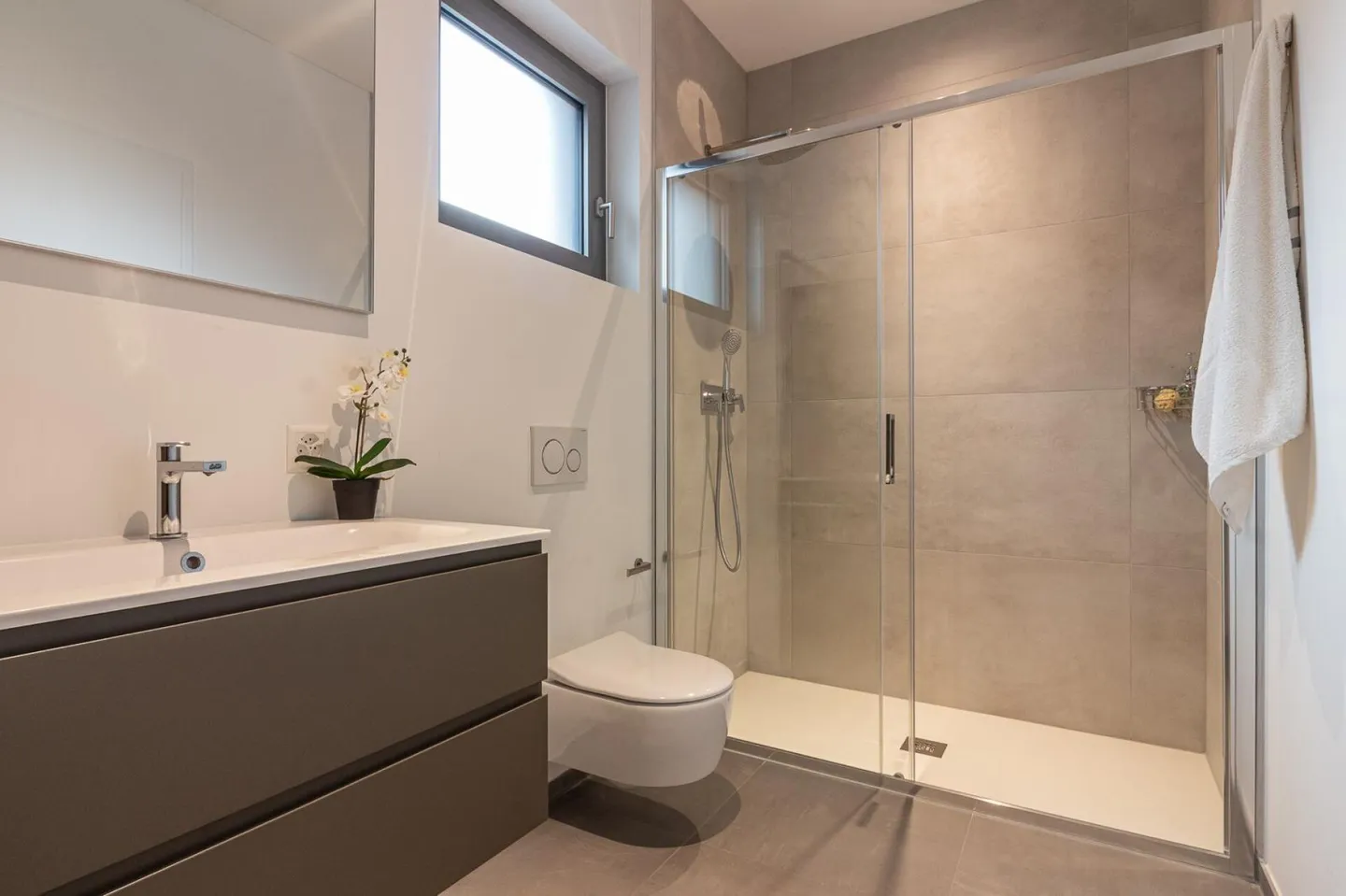 PREGASSONA · ELEGANT 2½-ROOM APARTMENT WITH COVERED TERRACE AND GARDEN - Photo 4 of 5