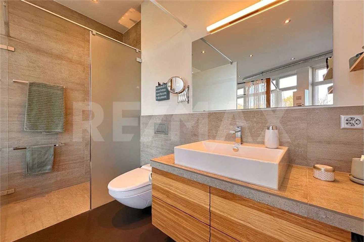 Exclusive Loft Apartment - Directly on the Aare - Photo 10 of 13