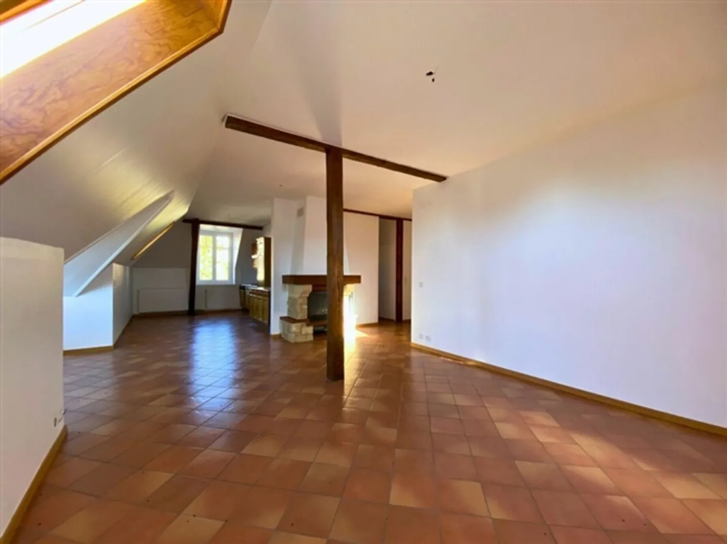 Maisonette en penthouse exceptionnelle de 3,5 pièces avec 121 m² de surface habitable - Photo 2 sur 14