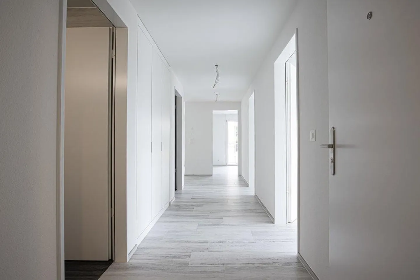 moderne 4.5-Zimmer-Neubauwohnung im Eigentumsstandard - Foto 2 von 11