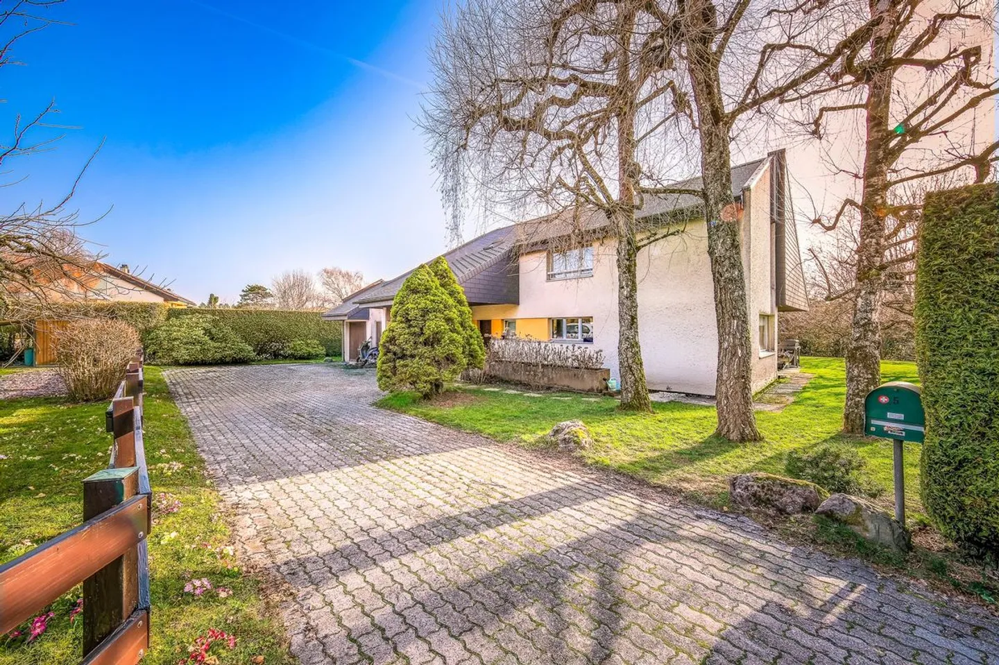 Charmante Einfamilienvilla in absoluter Ruhe - Foto 1 von 5