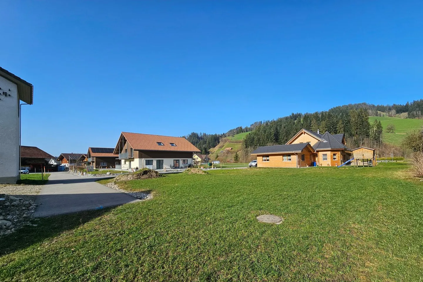 Maison individuelle neuve dans un quartier calme à Eggiwil - Photo 2 sur 13