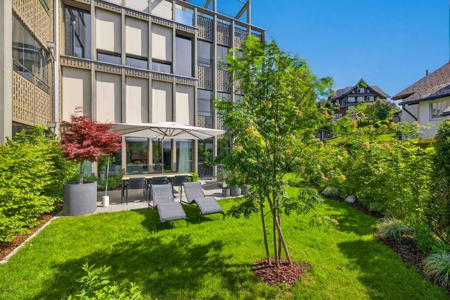 Euthal: exclusive 4.5-room garden apartment by Lake Sihl - Photo 1 of 8
