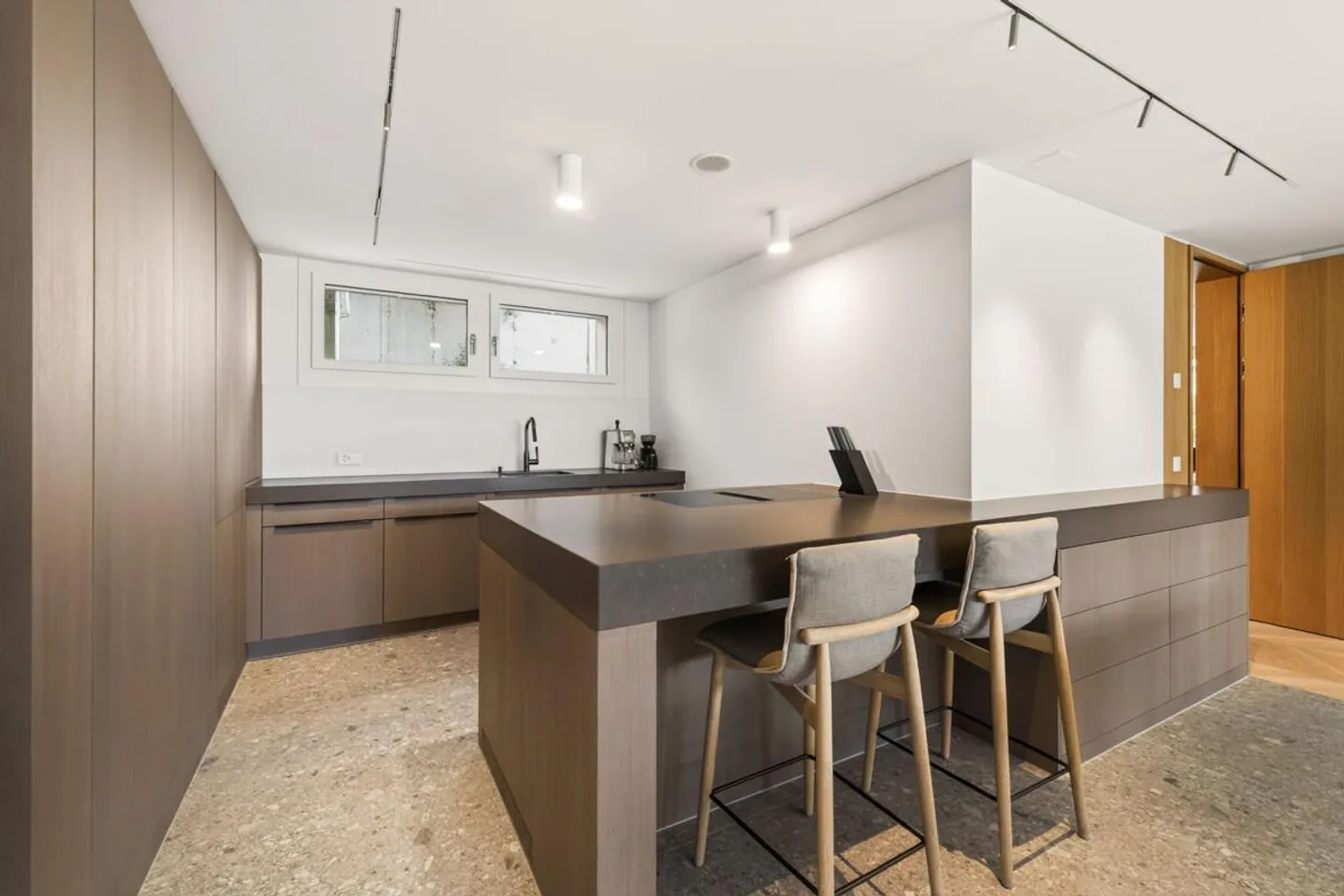 Euthal: exclusive 4.5-room garden apartment by Lake Sihl - Photo 5 of 8
