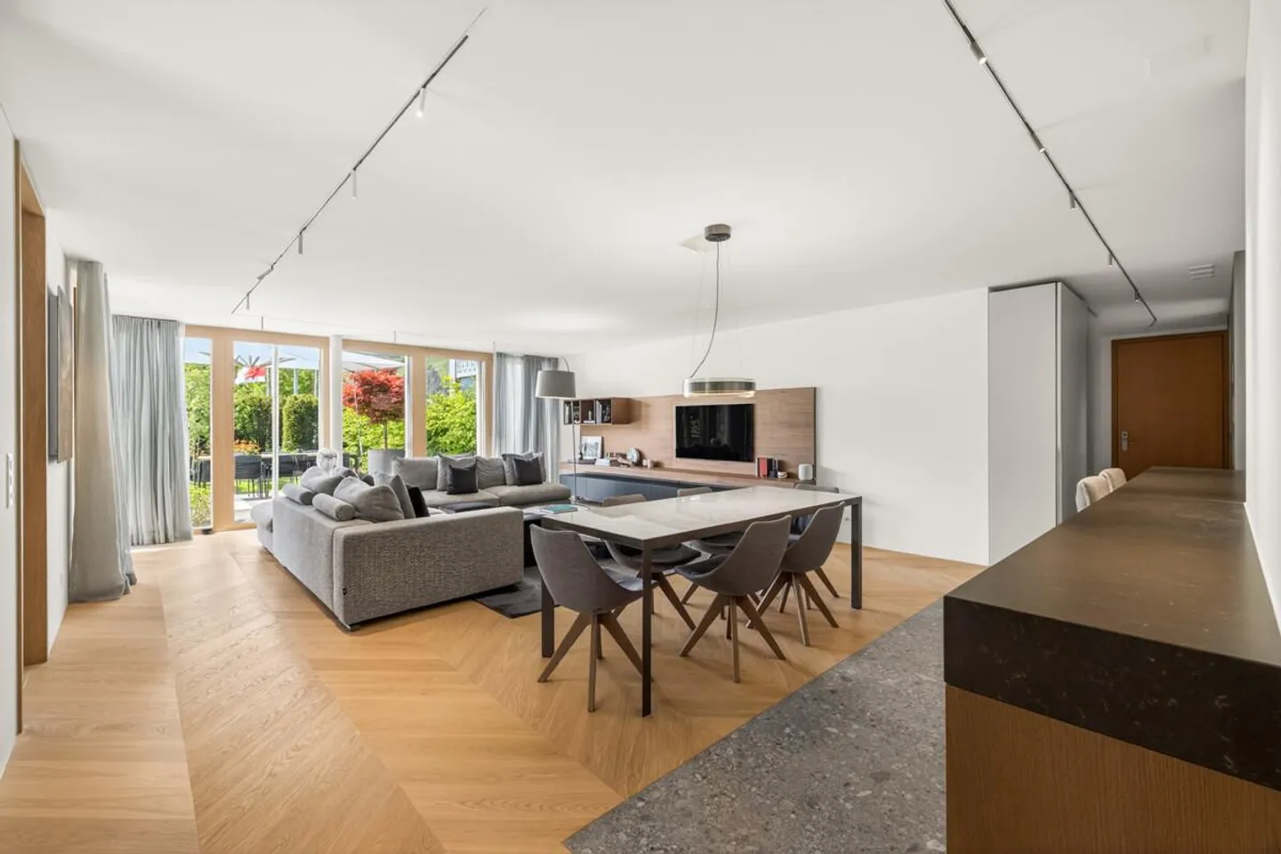 Euthal: exclusive 4.5-room garden apartment by Lake Sihl - Photo 4 of 8