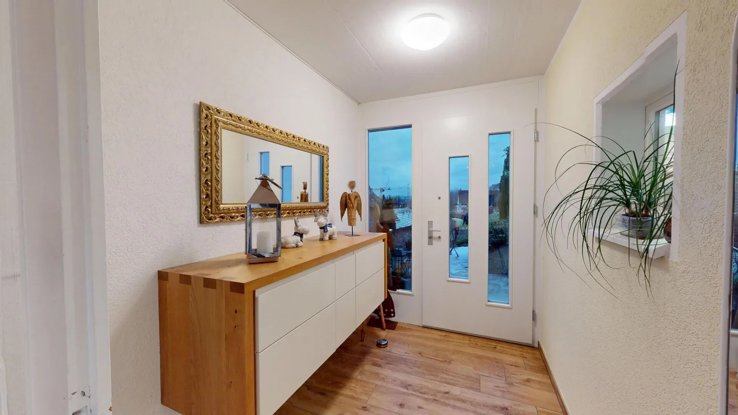 Living with a View - Light-Filled Terrace Apartment with Pool & Sauna - Photo 6 of 8