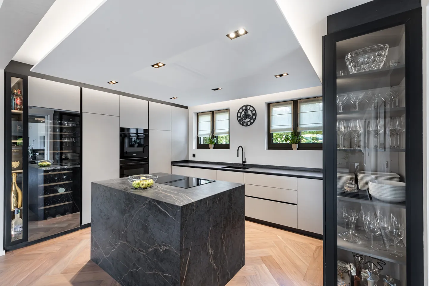 New contemporary villa! - Photo 3 of 10