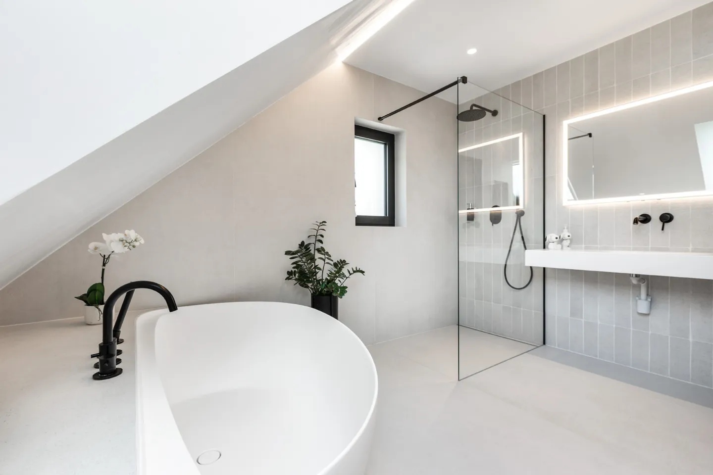 New contemporary villa! - Photo 9 of 10