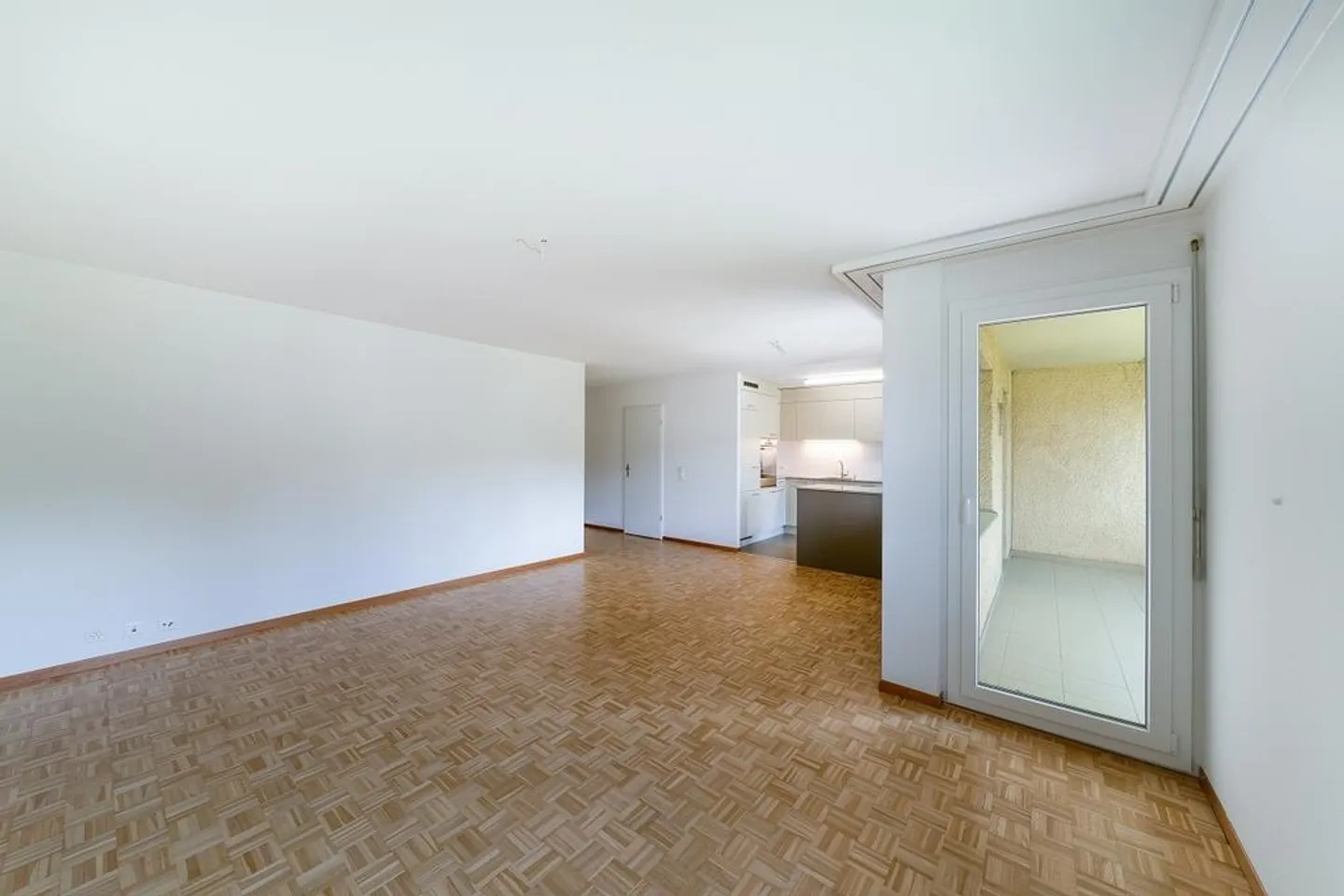 2 bathrooms (1x bath, 1x shower), balcony with evening sun - Photo 6 of 10