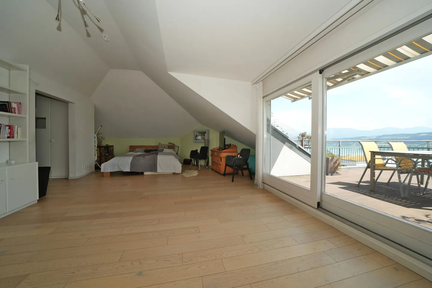 Maisonette da sogno in attico con vista sulle montagne e sul lago in posizione esclusiva - Foto 8 di 9