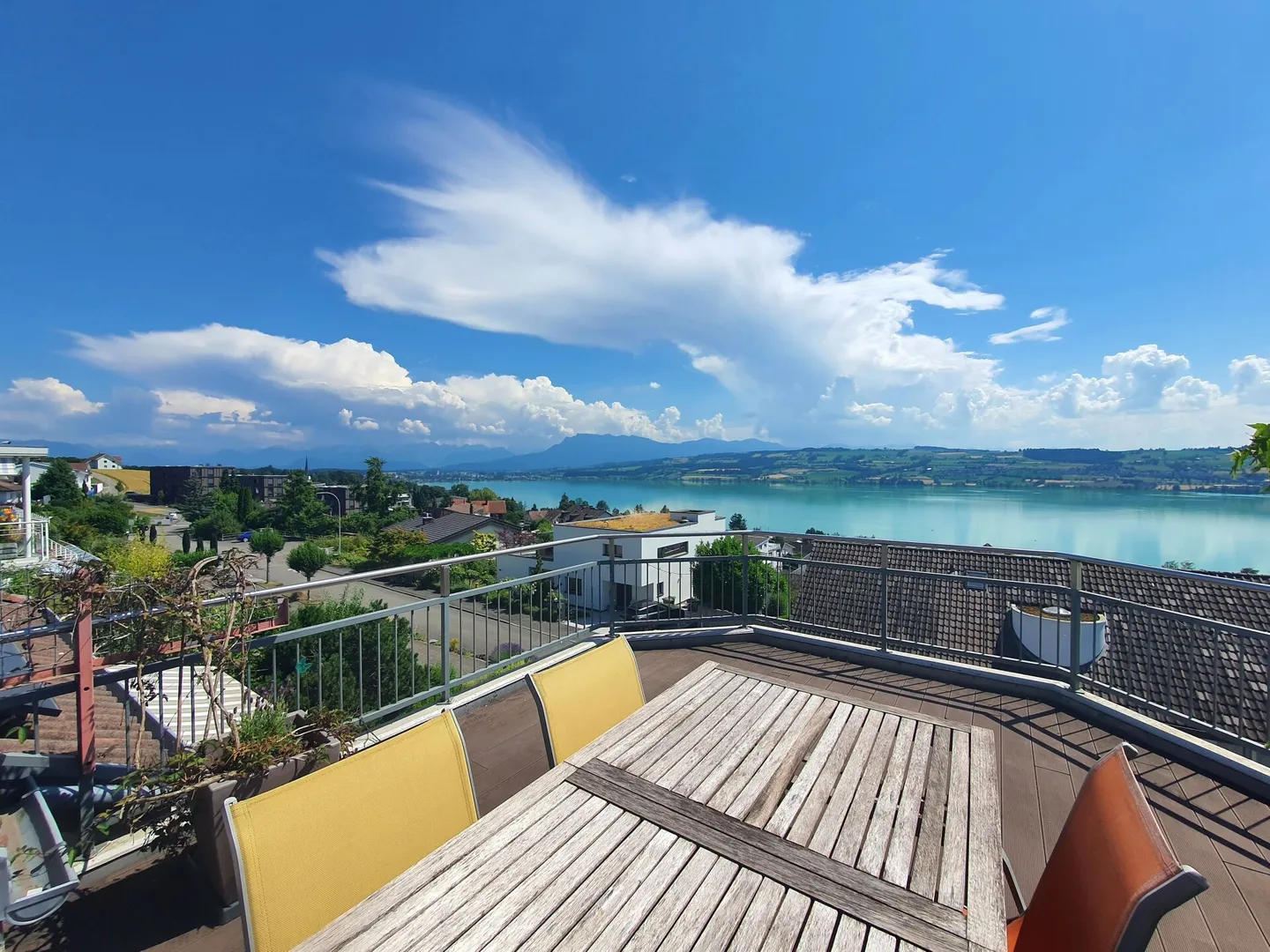 Maisonette da sogno in attico con vista sulle montagne e sul lago in posizione esclusiva - Foto 1 di 9