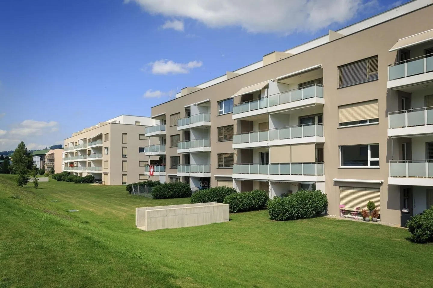 Large studio apartment for rent on the 4th floor - Photo 1 of 11