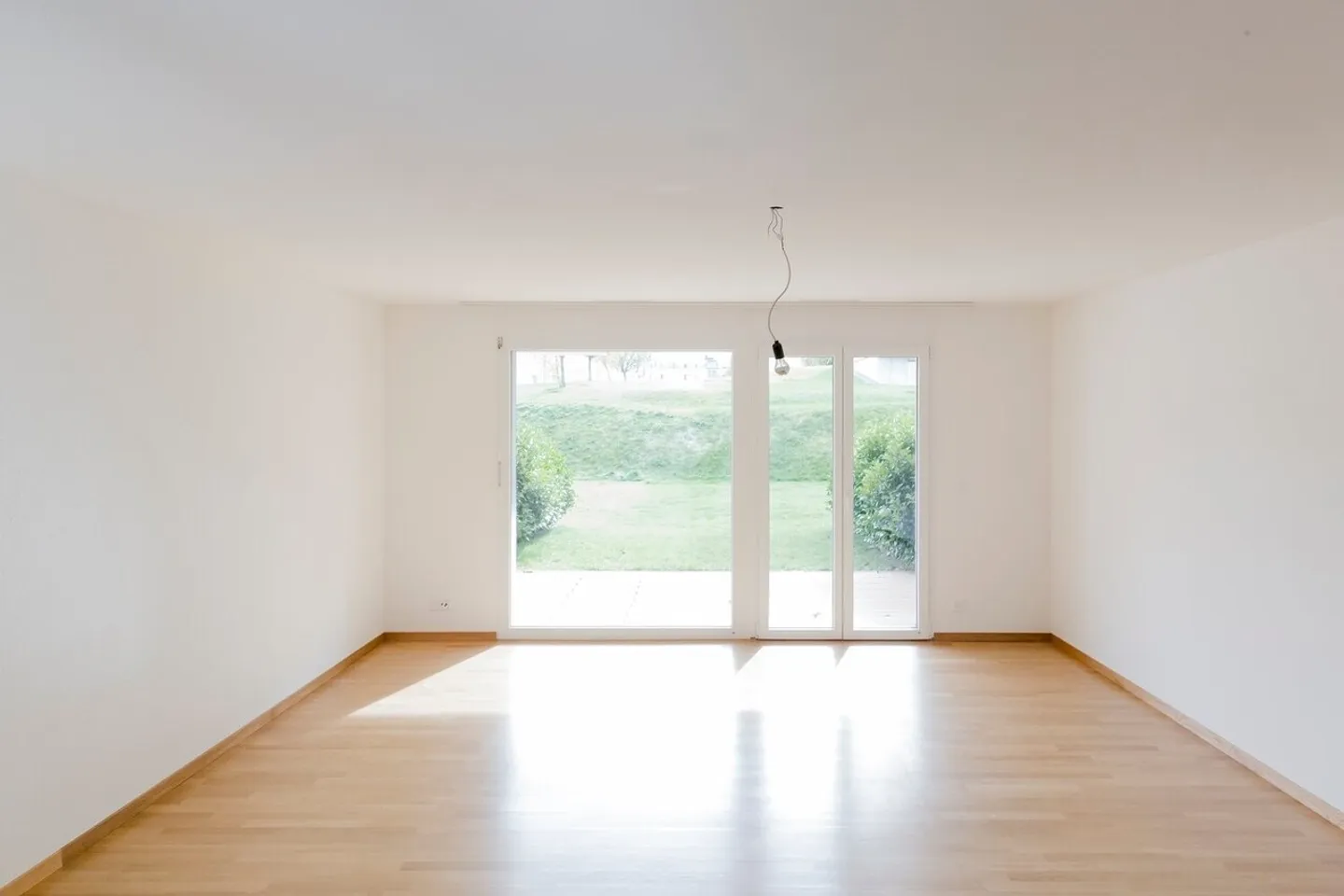 Large studio apartment for rent on the 4th floor - Photo 8 of 11