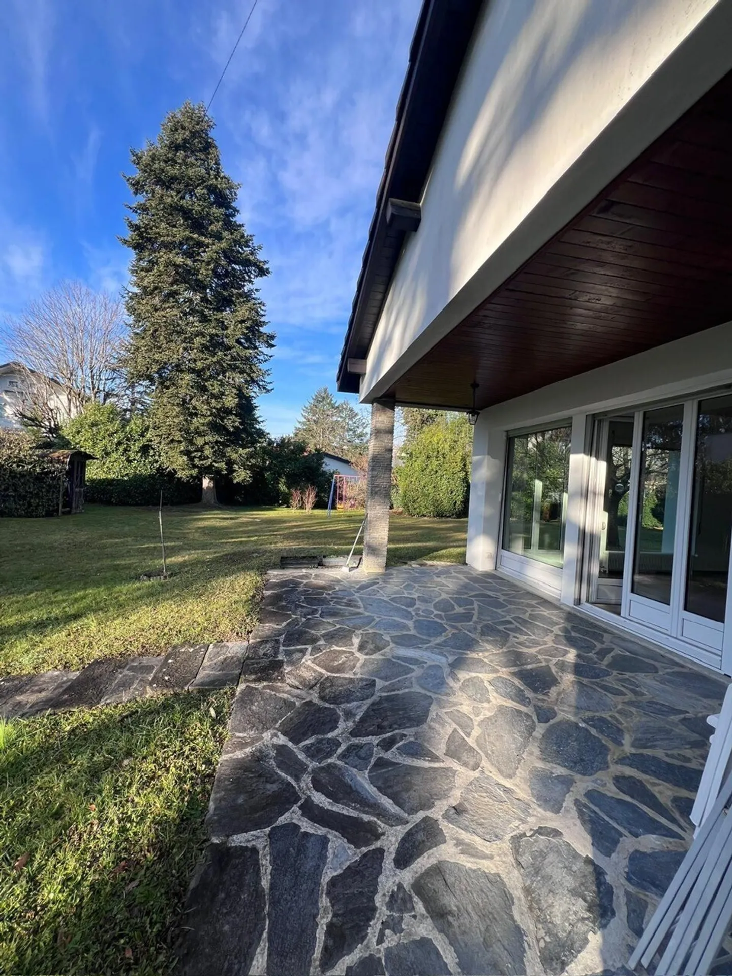 Magnificent individual villa nestled in a green setting - Photo 11 of 16