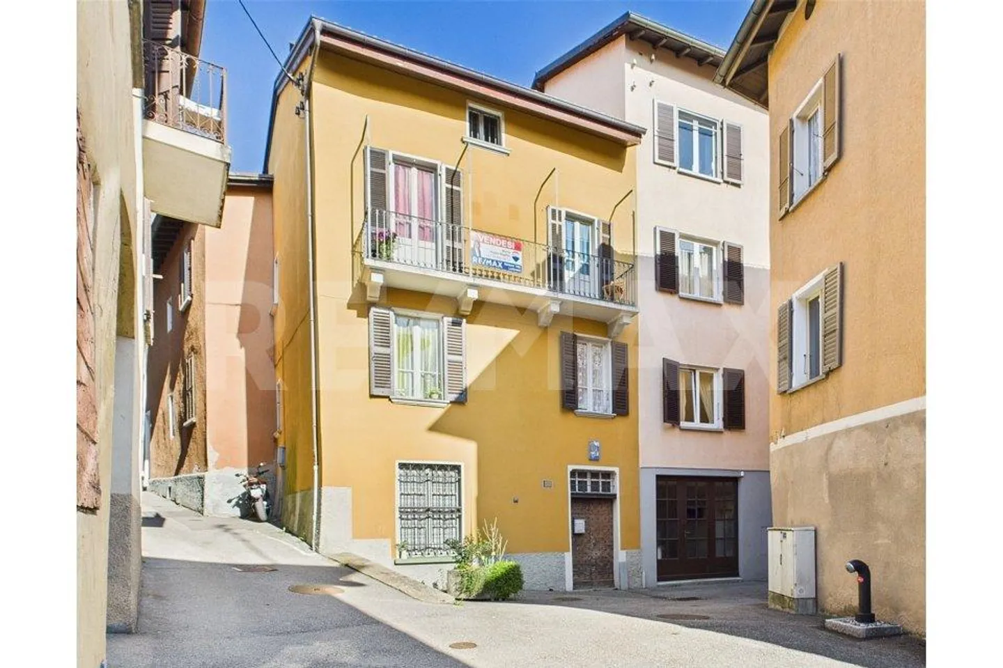 Oggetto di ristrutturazione - casa vacanze / residenza, nel cortile e vicino alla città - Foto 1 di 10