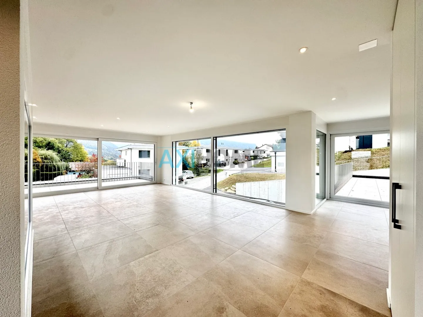 Moderne Villa mit Panoramablick - Foto 3 von 24