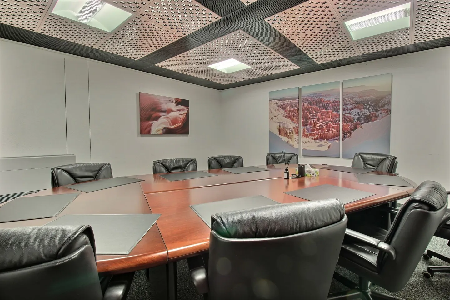 Offices with archives and parking spaces - Photo 17 of 22