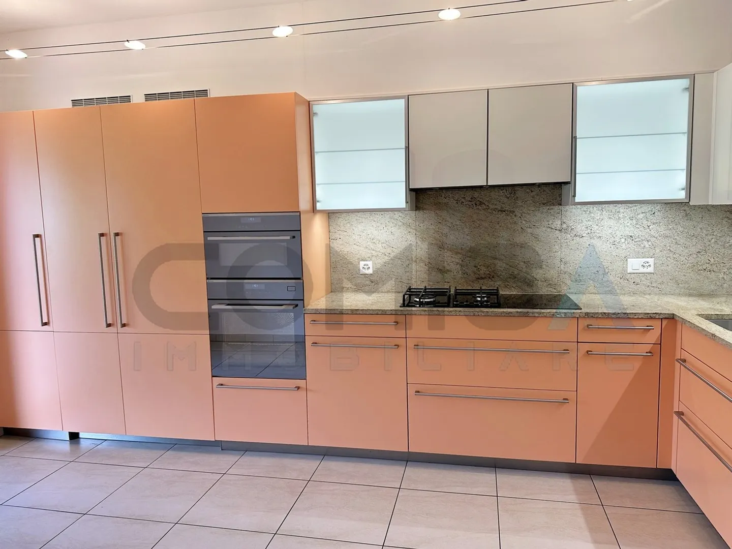 VEZIA Villa con 7 Camere e Piscina Interna - Foto 3 di 6