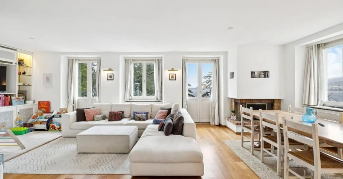 Grande proprietà con 3 appartamenti - Foto 1 di 12