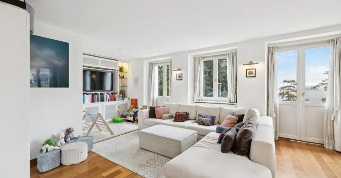 Grande proprietà con 3 appartamenti - Foto 4 di 12