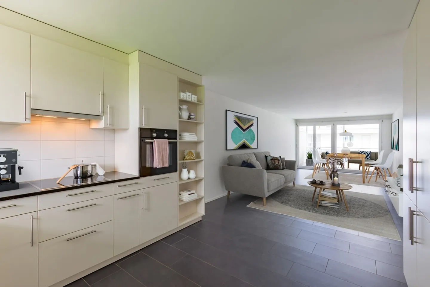 Geräumige moderne Wohnung mit Balkon - Foto 3 von 9