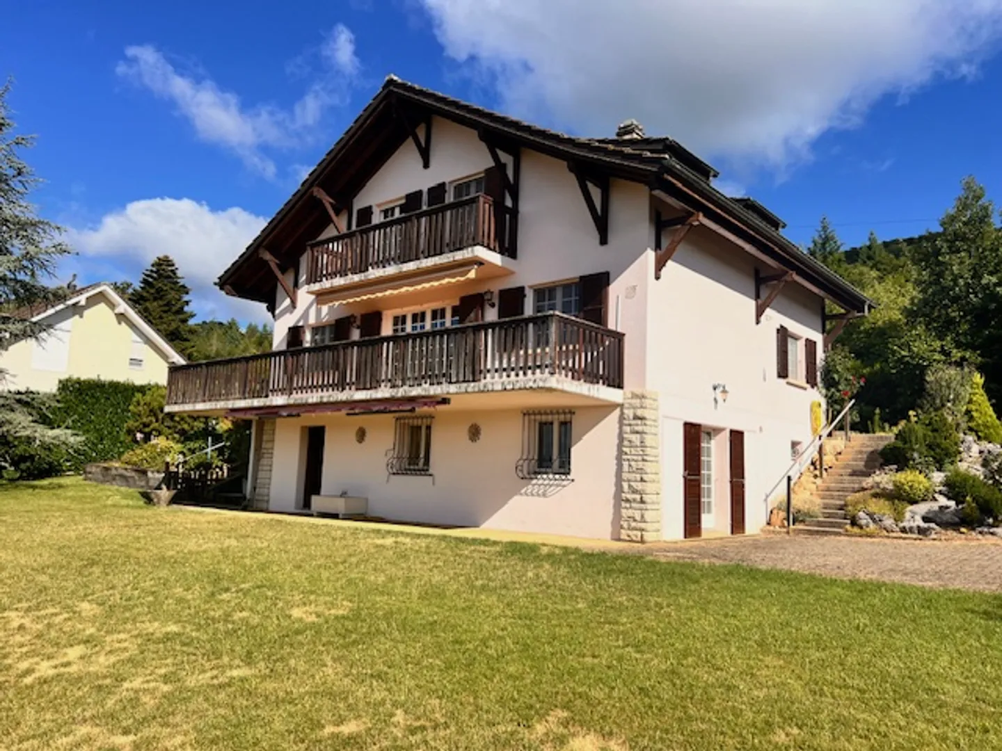 Bella e grande villa singola con piscina e vista lago a Givrins - Foto 4 di 13