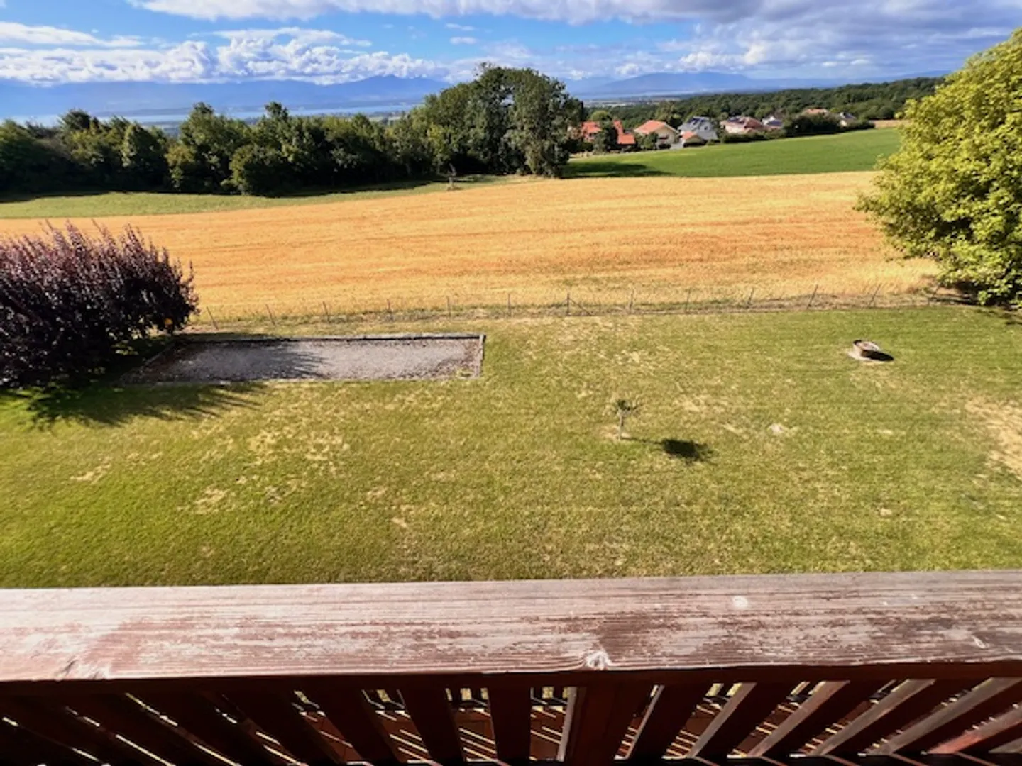 Bella e grande villa singola con piscina e vista lago a Givrins - Foto 8 di 13