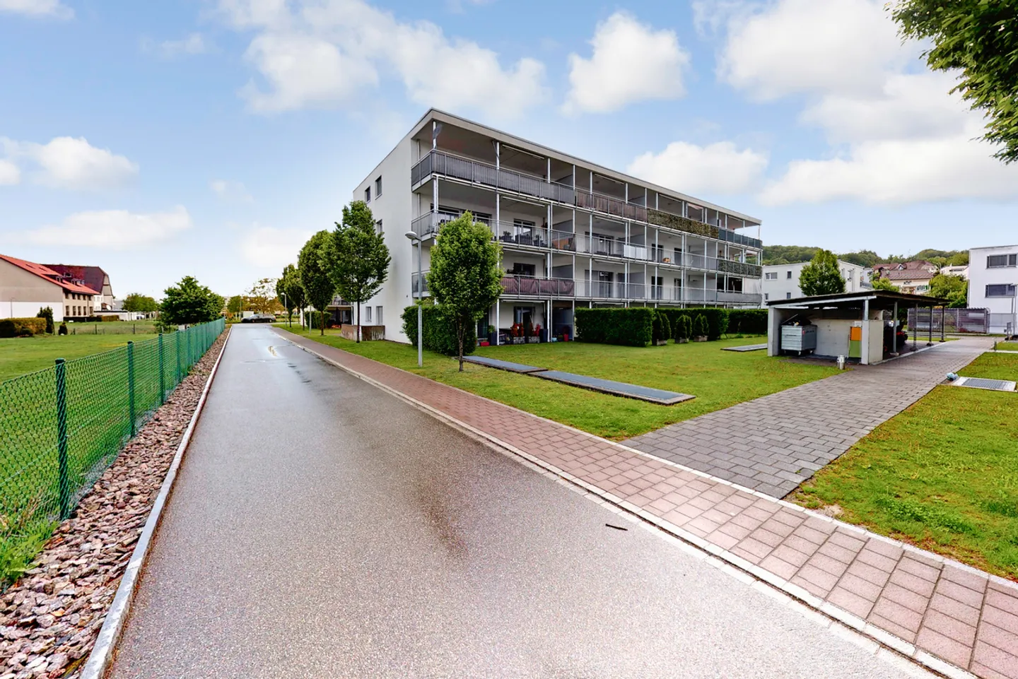 Geräumige moderne Wohnung mit Balkon - Foto 8 von 9