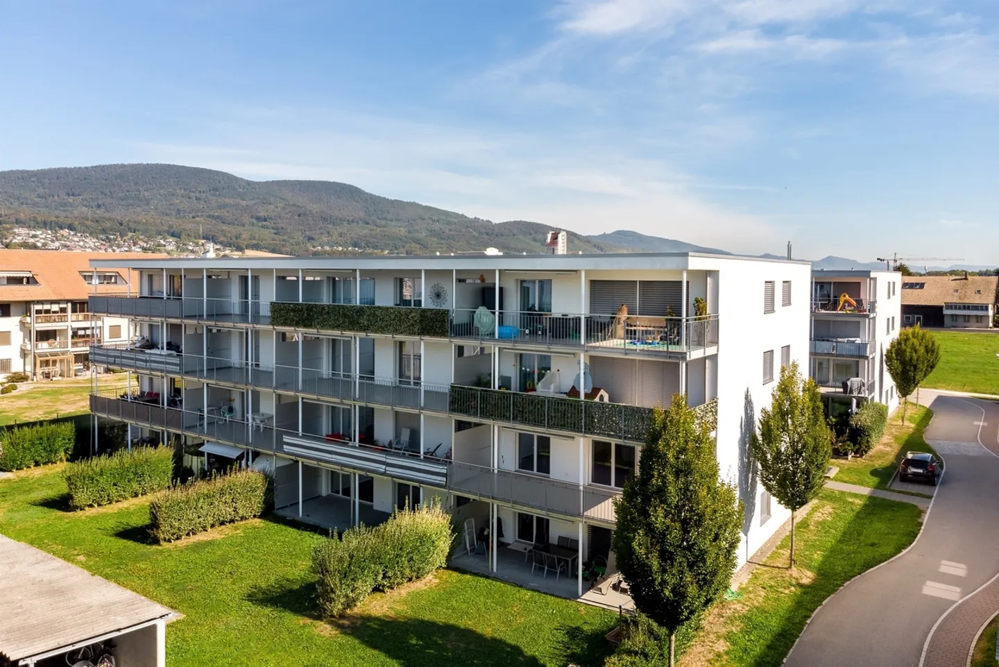 Geräumige moderne Wohnung mit Balkon - Foto 1 von 9